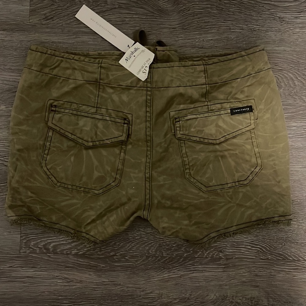 Shorts - Picture 2 of 3